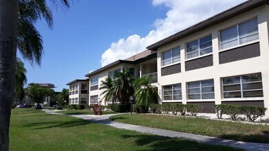 4600 Marine Pkwy in New Port Richey, FL - Building Photo - Building Photo