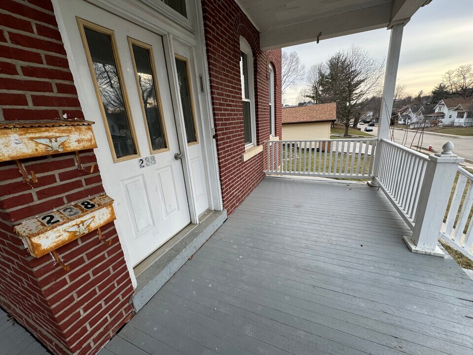 238 N Booth St, Unit #1 in Dubuque, IA - Building Photo