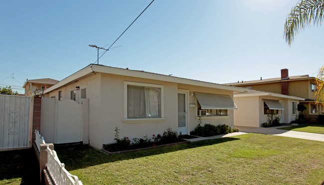 18606-18612 Corby Ave in Artesia, CA - Foto de edificio - Building Photo