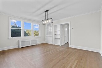 1070 Whitney Ave, Unit 2 in Hamden, CT - Building Photo - Building Photo