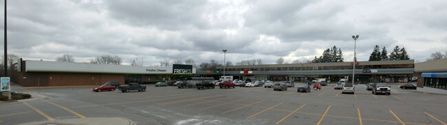 Lake Vista Flats in Oshawa, ON - Building Photo - Building Photo