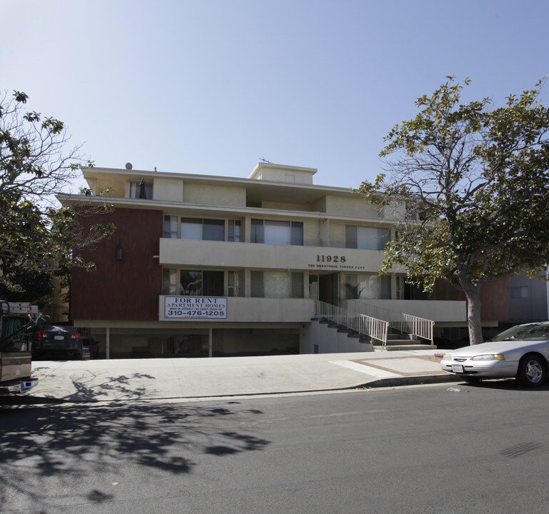 11928 Darlington Ave in Los Angeles, CA - Foto de edificio