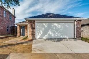 3023 San Martin Dr in Arlington, TX - Building Photo