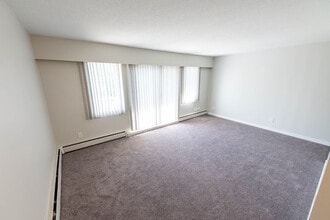 Pinegrove Manor Apartments in Prince George, BC - Building Photo - Building Photo