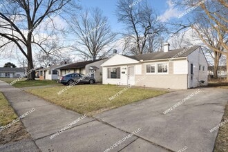 21921 Blackstone St in Oak Park, MI - Building Photo - Building Photo