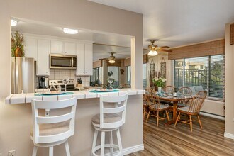 235 Avenida Lobeiro in San Clemente, CA - Foto de edificio - Building Photo