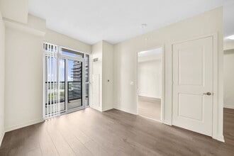 38 Annie Craig Dr in Toronto, ON - Building Photo - Building Photo