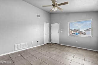 11508 Flor Gloriosa Dr in Socorro, TX - Building Photo - Building Photo