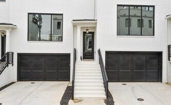 3667 Peachtree Rd NE in Atlanta, GA - Building Photo