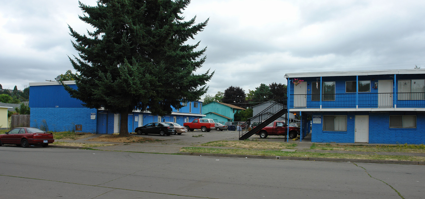 124 C St in Springfield, OR - Building Photo