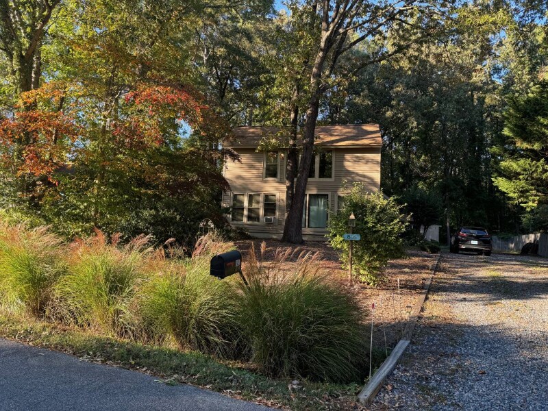 805 Marblethorpe Rd in North Chesterfield, VA - Building Photo