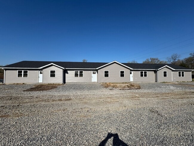 2000 W Herrin St in Herrin, IL - Building Photo - Building Photo