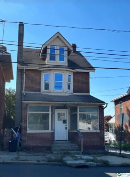 2402 S 4th St in Allentown, PA - Building Photo