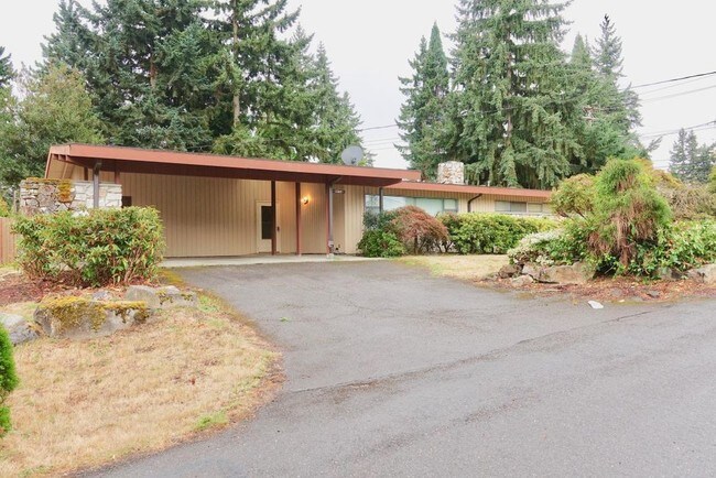 13305 SE 42nd St in Bellevue, WA - Building Photo - Building Photo