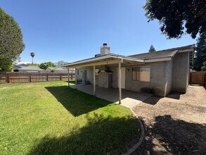 2210 W Buena Vista Ave in Visalia, CA - Building Photo - Building Photo