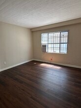 668 Linwood Ave NE, Unit 2 in Atlanta, GA - Foto de edificio - Building Photo