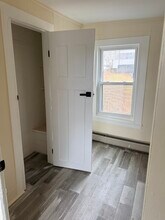 47 Maple Ave in Enfield, CT - Building Photo - Building Photo