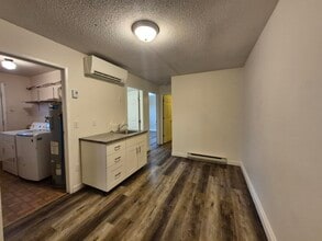 6162 Somenos Rd in Duncan, BC - Building Photo - Building Photo