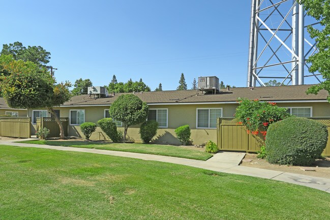 Pacific Grove Apartments in Clovis, CA - Foto de edificio - Building Photo