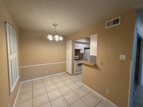 170 De Chantle Rd in San Antonio, TX - Foto de edificio - Building Photo