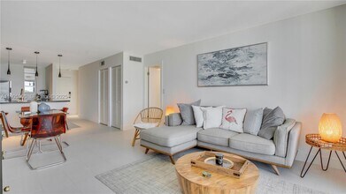 750 NE 64th St in Miami, FL - Building Photo - Building Photo