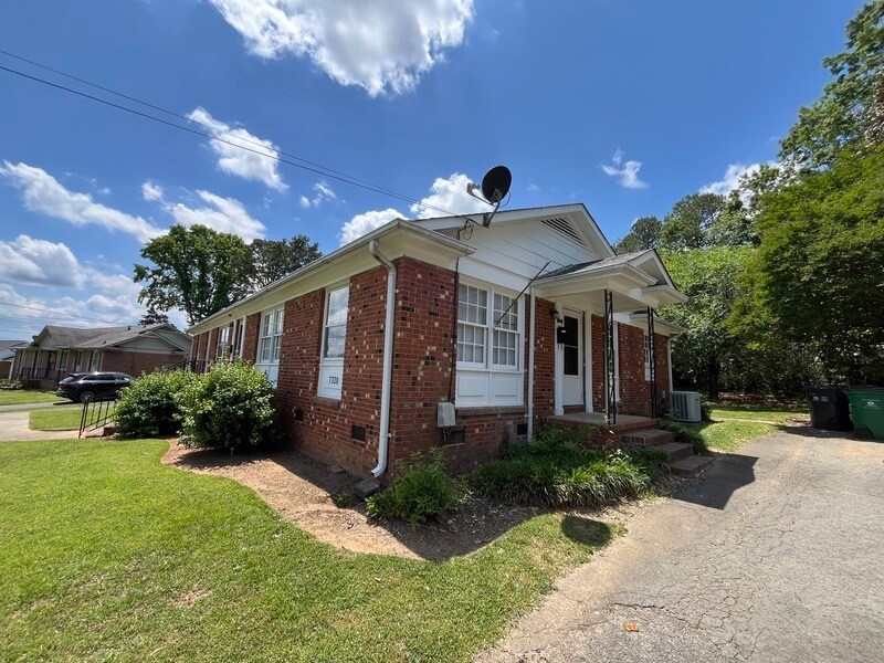 7320 Briardale Dr in Charlotte, NC - Building Photo
