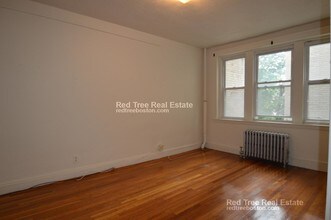 1810 Commonwealth Ave in Boston, MA - Building Photo - Building Photo