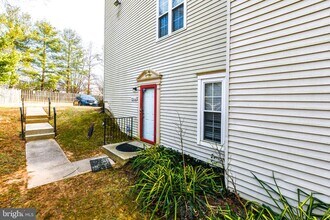 7316 Cipriano Springs Dr in Lanham, MD - Building Photo - Building Photo