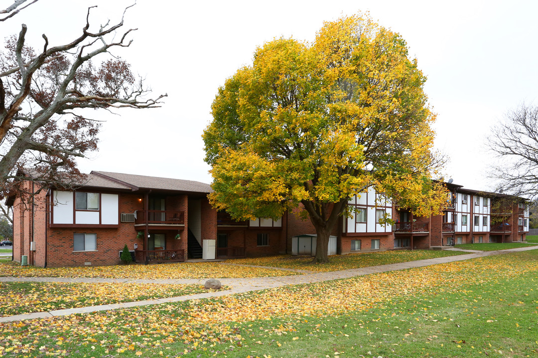 Garden Quarter Apartments in McHenry, IL - Foto de edificio