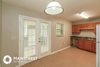 693 Oak Dr in Riverdale, GA - Foto de edificio - Building Photo