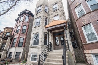 3824 N Kenmore Ave, Unit 2 in Chicago, IL - Building Photo - Building Photo