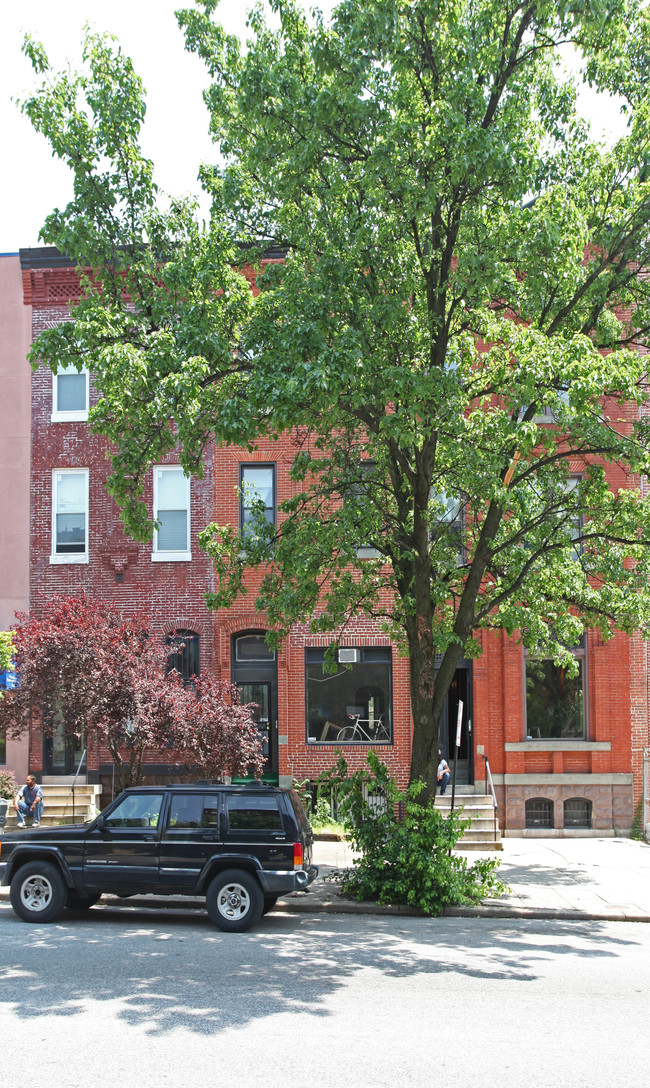 2213 N Charles St in Baltimore, MD - Foto de edificio - Building Photo