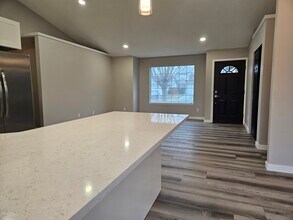 1355 Yost Cir NE in Moses Lake, WA - Foto de edificio - Building Photo