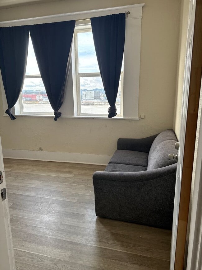 97 E 1st St in Coquille, OR - Building Photo - Building Photo