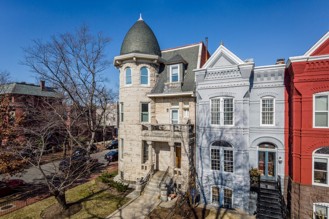 1000 E Capitol St NE in Washington, DC - Building Photo