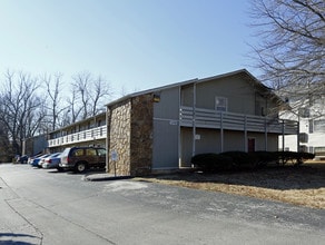 Plantation Apartments in Springfield, MO - Building Photo - Building Photo