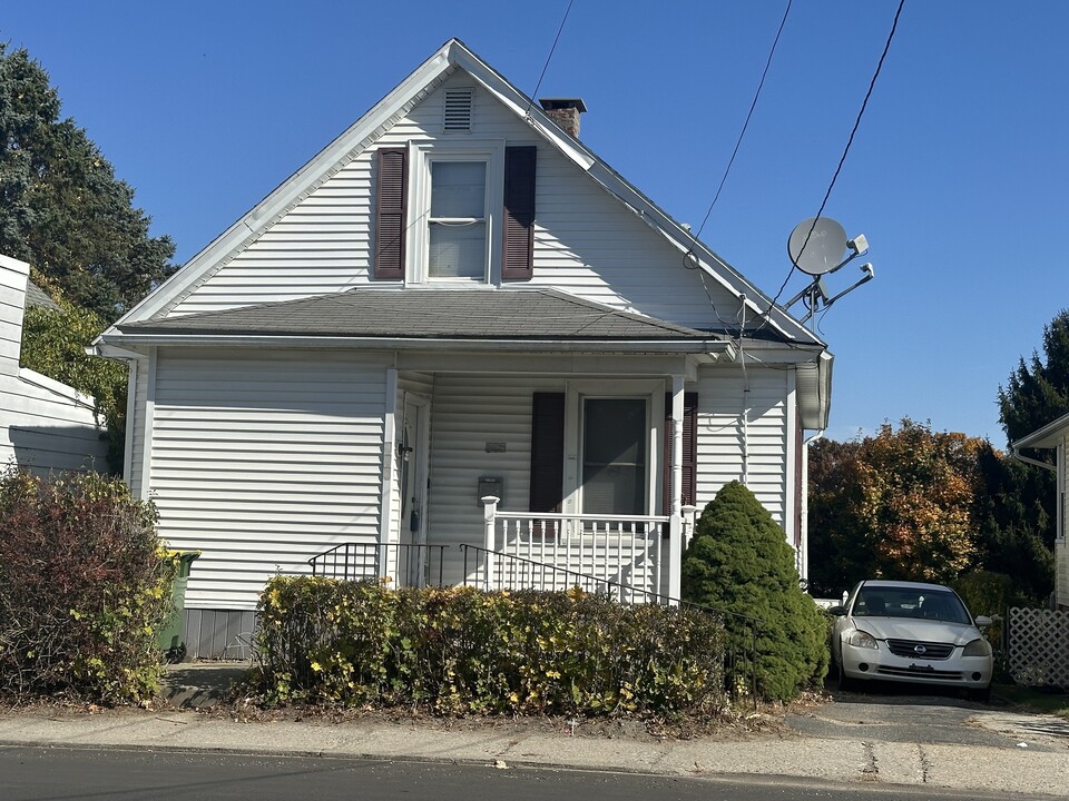 388 Hill St in Waterbury, CT - Building Photo