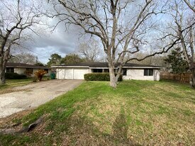 802 Mable St in El Campo, TX - Building Photo