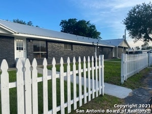 Stacey Bear Apartments in La Vernia, TX - Building Photo
