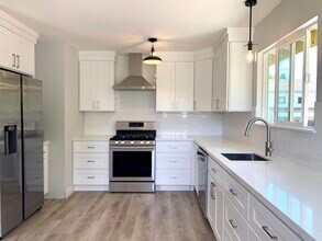 310 Laurel Way, Unit #2 in Mill Valley, CA - Foto de edificio - Building Photo