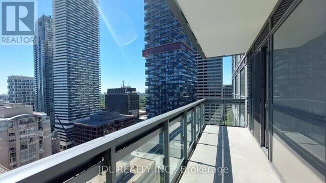 39 Roehampton Ave in Toronto, ON - Building Photo - Building Photo