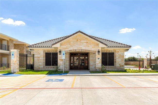 4200 N Chai-Unit -1A in McAllen, TX - Building Photo - Building Photo