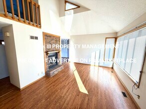 6008 W 158th St in Overland Park, KS - Foto de edificio - Building Photo