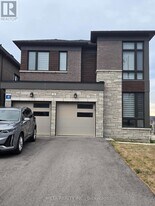 2 Periwinkle Rd in Springwater, ON - Building Photo