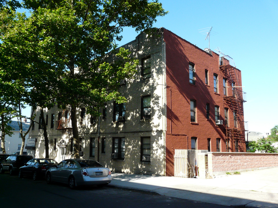 1605 Mayflower Ave in Bronx, NY - Building Photo