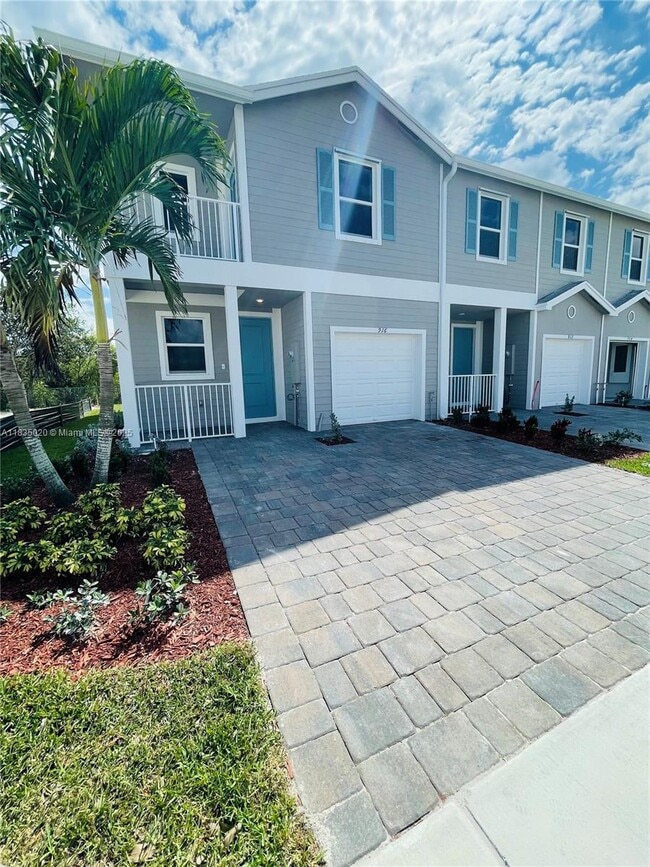 property at 916 SE 19th St