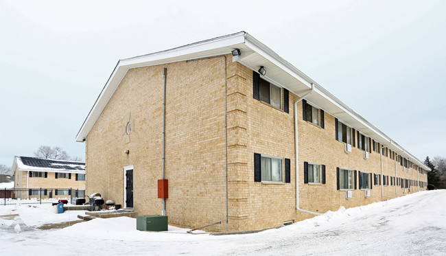 Presidential Court Apartments in Racine, WI - Building Photo - Building Photo