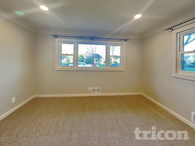 7317 Clinton Ave in Minneapolis, MN - Building Photo - Building Photo