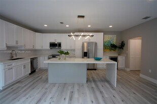 935 Lemonwood Ct in Hollywood, FL - Building Photo