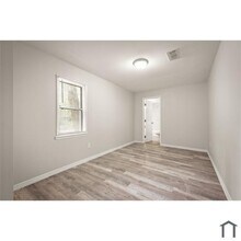 5195 Cypress Crest Ln in Jacksonville, FL - Building Photo - Building Photo